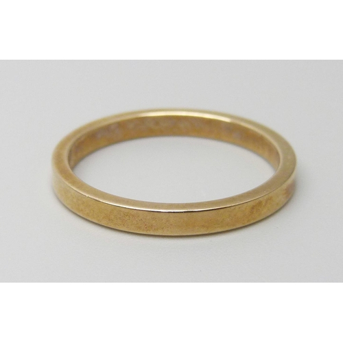 7072 - A 9ct yellow gold 2mm band ring, 2g, M/N