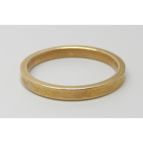 7072 - A 9ct yellow gold 2mm band ring, 2g, M/N