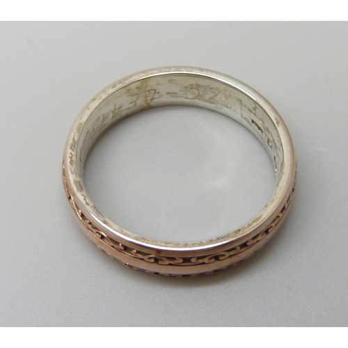 7073 - An argentium 958 silver ring with rose gold overlay, 5.1g, P/Q