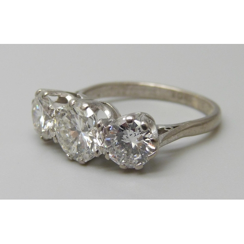 7074 - An 18ct white gold three stone diamond ring, central diamond approximately 1ct, total diamond weight... 