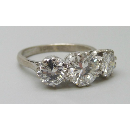 7074 - An 18ct white gold three stone diamond ring, central diamond approximately 1ct, total diamond weight... 