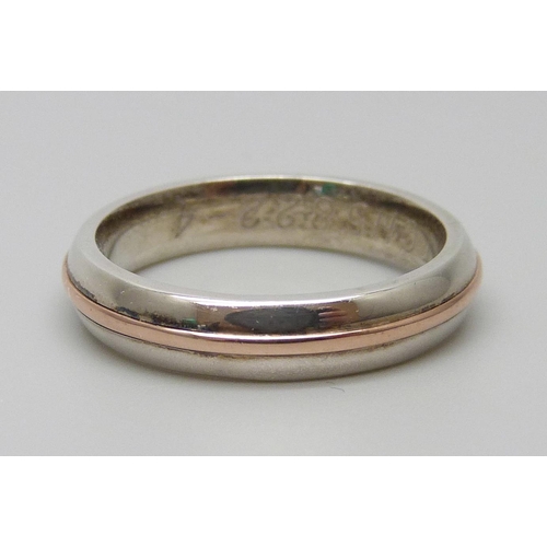 7079 - An argentium 958 silver ring with rose gold inlay, 4.2g, O