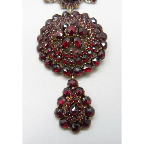 7081 - A Bohemian garnet cluster necklace, 22g, pendant 5cm, chain 40cm