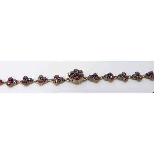 7081 - A Bohemian garnet cluster necklace, 22g, pendant 5cm, chain 40cm