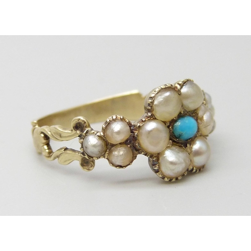 7083 - A Georgian yellow metal mourning ring set with seed pearls and turquoise, tests as high carat gold, ... 