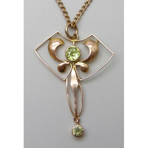 7088 - A 9ct gold Art Nouveau pendant set with peridot on a 9ct gold chain, 3.8g, pendant 3cm