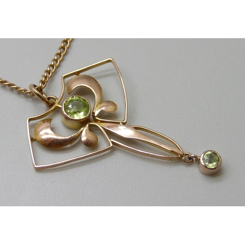 7088 - A 9ct gold Art Nouveau pendant set with peridot on a 9ct gold chain, 3.8g, pendant 3cm