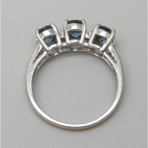 7092 - A 9ct white gold ring set with three blue stones, 2.4g, N