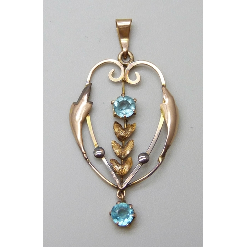 7095 - A 9ct gold Art Nouveau pendant, 1.6g, 4cm