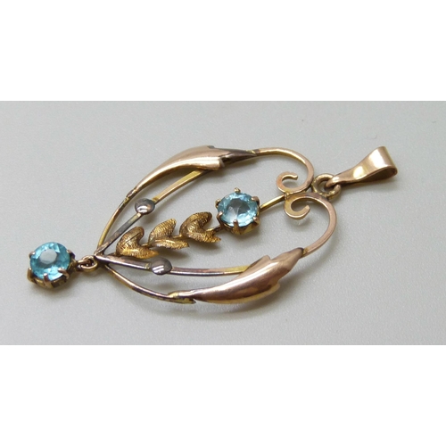 7095 - A 9ct gold Art Nouveau pendant, 1.6g, 4cm