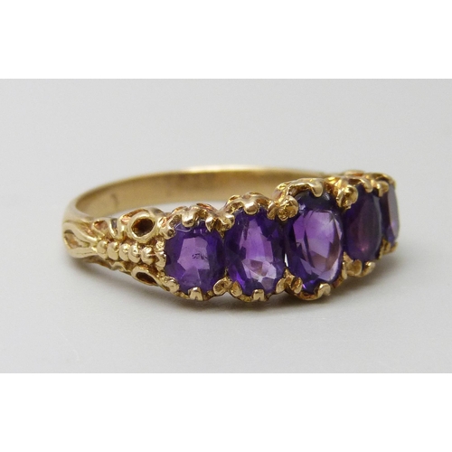 7096 - A 9ct gold and amethyst five stone ring, 4g, R/S