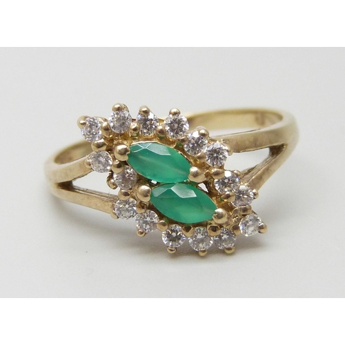 7099 - A 9ct gold, emerald and white stone cluster ring, 2.5g