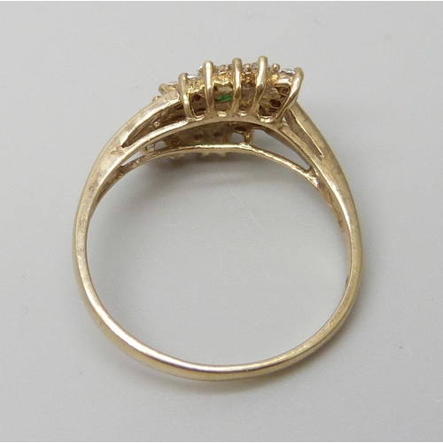 7099 - A 9ct gold, emerald and white stone cluster ring, 2.5g