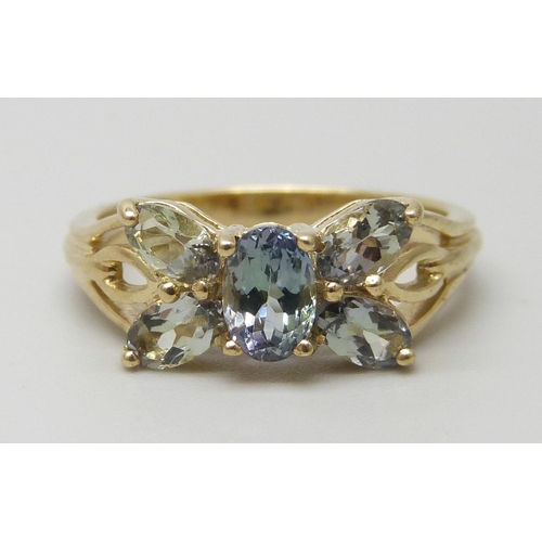 7102 - A 9ct gold light green and blue stone cluster ring, 3.2g, N