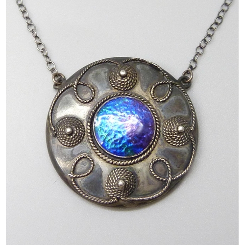 7107 - A Charles Horner silver and enamel pendant on chain, Chester 1910, 8.5g, 3.1cm pendant