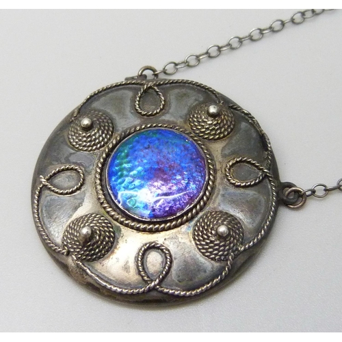 7107 - A Charles Horner silver and enamel pendant on chain, Chester 1910, 8.5g, 3.1cm pendant