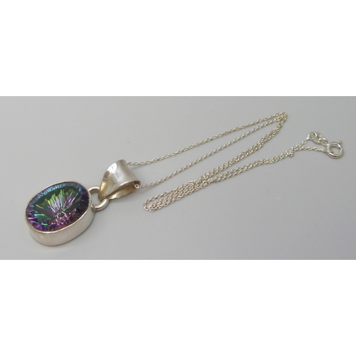 7122 - A silver handmade mystic topaz pendant on chain, 11.1g, 3.5cm