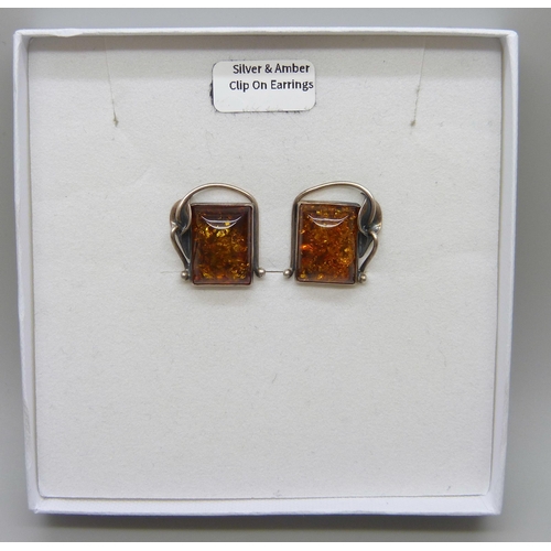 7123 - A pair of silver and amber clip on earrings in an Art Nouveau style frame, 7.2g