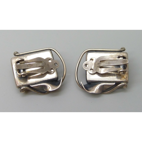 7123 - A pair of silver and amber clip on earrings in an Art Nouveau style frame, 7.2g