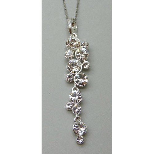 7124 - A silver and crystal pendant on chain, 7.8g