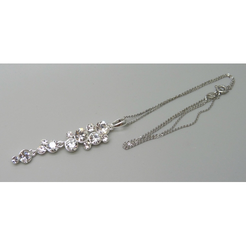 7124 - A silver and crystal pendant on chain, 7.8g