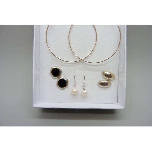 7130 - Four pairs of silver earrings including large hoops and pearls, 8g