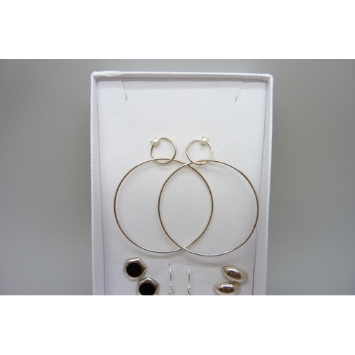 7130 - Four pairs of silver earrings including large hoops and pearls, 8g