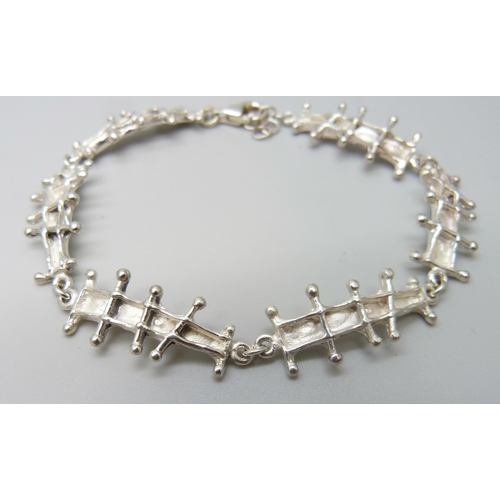 7131 - A 925 sterling silver handmade bracelet by Cavandish French, 12.8g, 20cm on full extension