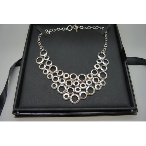 7136 - A 925 sterling silver handmade necklace by Cavandish French, 53.5g