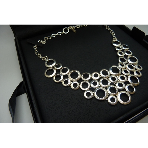 7136 - A 925 sterling silver handmade necklace by Cavandish French, 53.5g