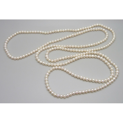 7139 - A very long string of cultured 6/7mm pearls, 64 inches, 96g