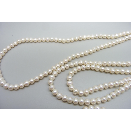 7139 - A very long string of cultured 6/7mm pearls, 64 inches, 96g