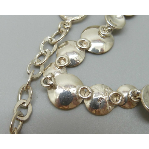 7140 - A 925 sterling silver handmade necklace by Cavandish French, 35.5g, 45cm