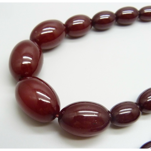 7148 - A sherry amber necklace, 51g, largest bead 2.4 x 1.7cm