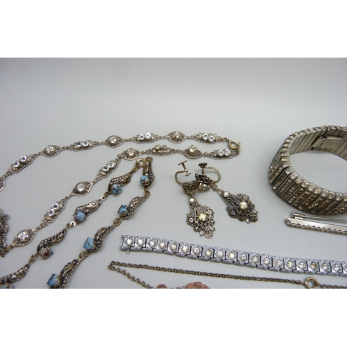 7154 - A collection of early 20th Century vintage costume jewellery including Czech filigree, foil beads an... 