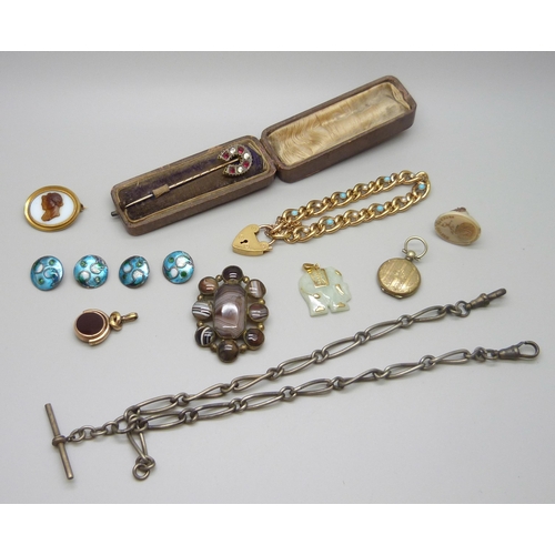 7158 - A collection of Victorian and later jewellery including a silver gilt horseshoe stick pin, an agate ... 