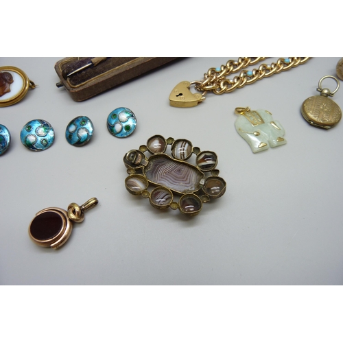 7158 - A collection of Victorian and later jewellery including a silver gilt horseshoe stick pin, an agate ... 