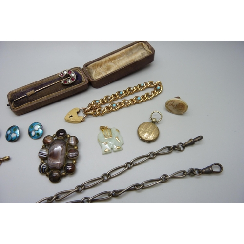 7158 - A collection of Victorian and later jewellery including a silver gilt horseshoe stick pin, an agate ... 