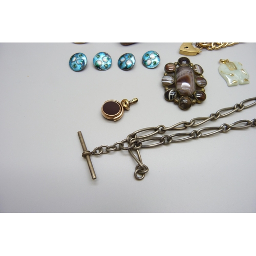 7158 - A collection of Victorian and later jewellery including a silver gilt horseshoe stick pin, an agate ... 