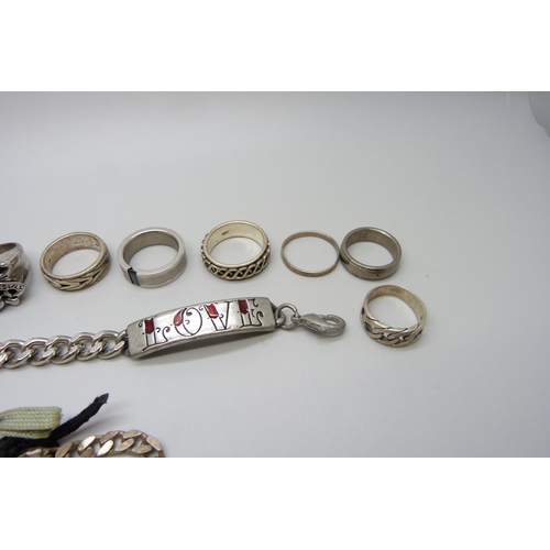 7164 - Seven silver rings, 45g, plated rings, a plated ID bracelet, an Ed Hardy skull ring etc.