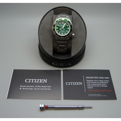 7201 - A Citizen Eco-Drive Diver's wristwatch with green dial and bezel, 44mm case, boxed