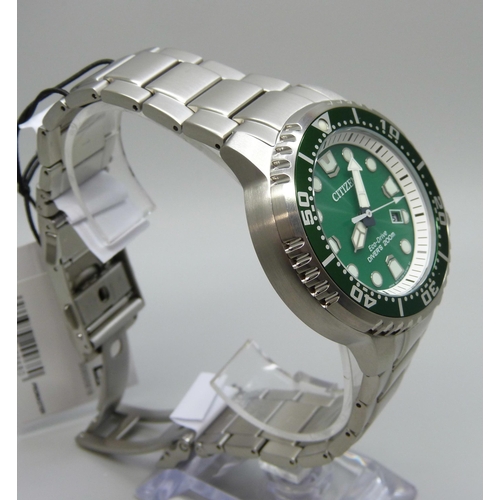 7201 - A Citizen Eco-Drive Diver's wristwatch with green dial and bezel, 44mm case, boxed