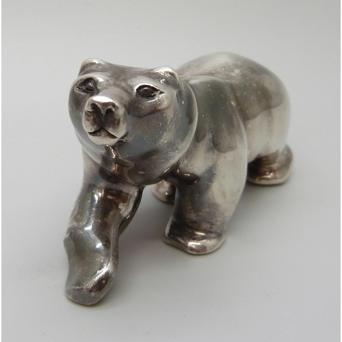 7216 - A hallmarked solid silver model of a bear, London 1995, 346g, 7.3 x 3.5cm