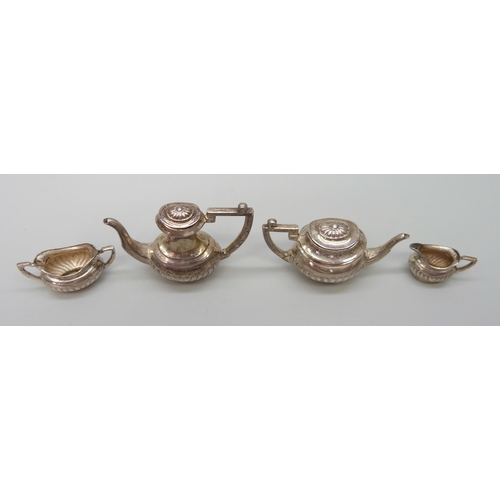 7219 - A silver miniature tea set, RRK, London 1975, 33g