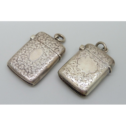 7225 - Two silver vesta cases, 34g total weight, largest 3.8 x 2.6cm