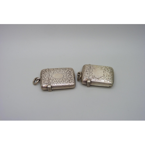 7225 - Two silver vesta cases, 34g total weight, largest 3.8 x 2.6cm