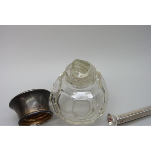 7230 - A silver and tortoiseshell topped scent bottle, with stopper, together with a TLM silver compact wit... 