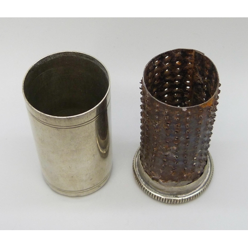 7232 - A white metal nutmeg grater with engraved crest to lid, 67g, 6.5cm, lid loose