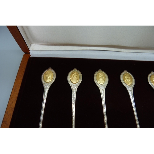 7238 - A Sovereign Queens Spoon Collection, sterling silver with 24 carat gold on sterling silver cameos, c... 