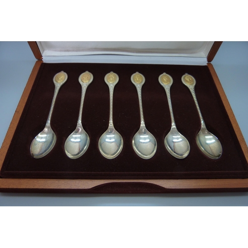 7238 - A Sovereign Queens Spoon Collection, sterling silver with 24 carat gold on sterling silver cameos, c... 